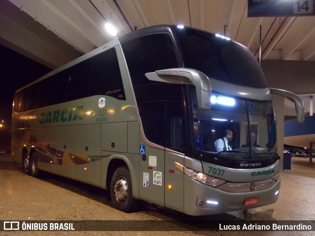 Viação Garcia 7037 na cidade de Araraquara, São Paulo, Brasil, por Lucas Adriano Bernardino. Número da foto: #7413264.