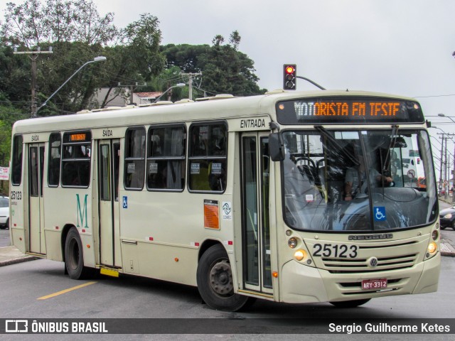 Viação Castelo Branco 25123 na cidade de Curitiba, Paraná, Brasil, por Sergio Guilherme Ketes. Número da foto: #7418915.