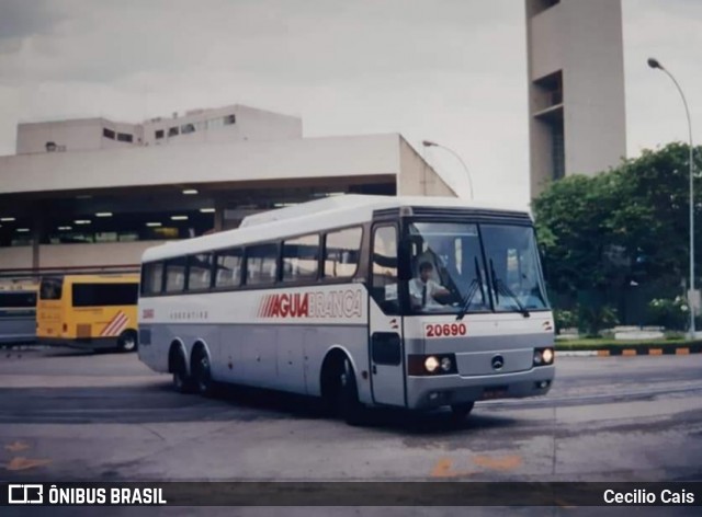 Viação Águia Branca 20690 na cidade de Rio de Janeiro, Rio de Janeiro, Brasil, por Cecilio Cais. ID da foto: 7423808.