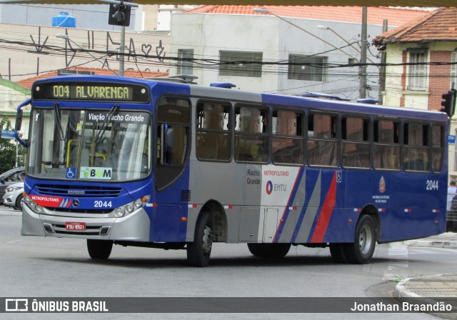 Viação Riacho Grande 2044 na cidade de São Paulo, São Paulo, Brasil, por Jonathan Braandão. Número da foto: #7433524.