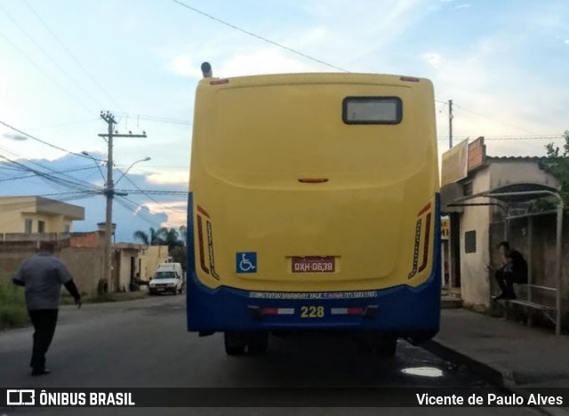 Trancid - Transporte Cidade de Divinópolis 228 na cidade de Divinópolis, Minas Gerais, Brasil, por Vicente de Paulo Alves. ID da foto: 7438751.