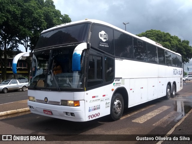 Ônibus Particulares 7000 na cidade de Araguari, Minas Gerais, Brasil, por Gustavo Oliveira da Silva. Número da foto: #7444754.