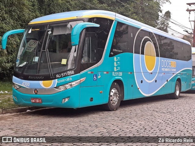 Doce Rio Fretamento e Turismo 4300 na cidade de Petrópolis, Rio de Janeiro, Brasil, por Zé Ricardo Reis. Número da foto: #7446088.