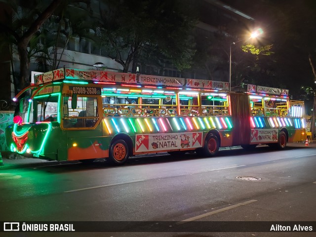 Ônibus Particulares 8910 na cidade de Belo Horizonte, Minas Gerais, Brasil, por Ailton Alves. Número da foto: #7449340.