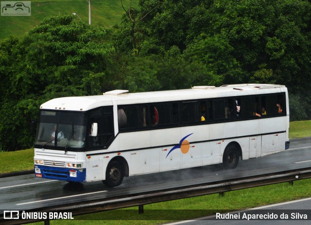 Ônibus Particulares 8211 na cidade de Santa Isabel, São Paulo, Brasil, por Rudnei Aparecido da Silva. Número da foto: #7451221.