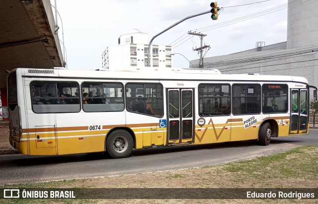 Companhia Carris Porto-Alegrense 0674 na cidade de Porto Alegre, Rio Grande do Sul, Brasil, por Eduardo Rodrigues. ID da foto: 7448290.