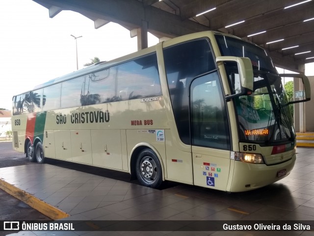 Empresa São Cristóvão 850 na cidade de Araguari, Minas Gerais, Brasil, por Gustavo Oliveira da Silva. ID da foto: 7450123.