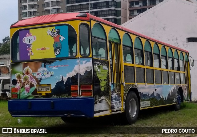 Ônibus Particulares  na cidade de Teresópolis, Rio de Janeiro, Brasil, por PEDRO COUTO. ID da foto: 7458567.