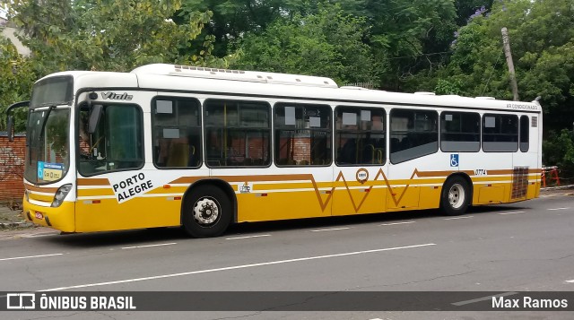 Companhia Carris Porto-Alegrense 0774 na cidade de Porto Alegre, Rio Grande do Sul, Brasil, por Max Ramos. Número da foto: #7455665.