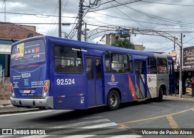 Empresa de Ônibus Pássaro Marron 92.524 na cidade de Aparecida, São Paulo, Brasil, por Vicente de Paulo Alves. Número da foto: #7473138.