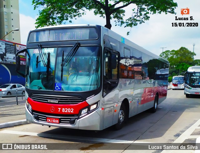Transwolff Transportes e Turismo 7 8202 na cidade de São Paulo, São Paulo, Brasil, por Lucas Santos da Silva. Número da foto: #7474824.