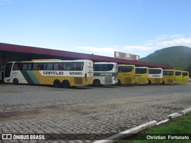 Empresa Gontijo de Transportes 12095 na cidade de Leopoldina, Minas Gerais, Brasil, por Christian  Fortunato. Número da foto: #7388505.