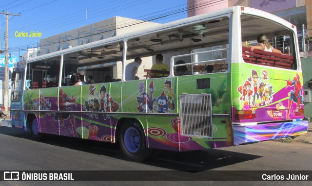 Ônibus Particulares 4893 na cidade de Caldas Novas, Goiás, Brasil, por Carlos Júnior. Número da foto: #7482916.