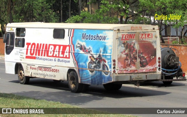 Ônibus Particulares 8581 na cidade de Goiânia, Goiás, Brasil, por Carlos Júnior. ID da foto: 7393928.