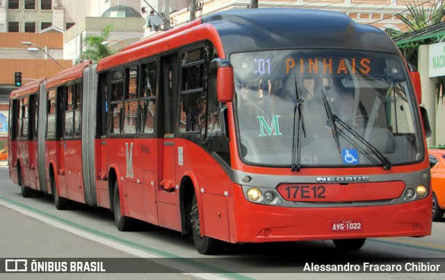 Expresso Azul 17E12 na cidade de Curitiba, Paraná, Brasil, por Alessandro Fracaro Chibior. Número da foto: #7406329.