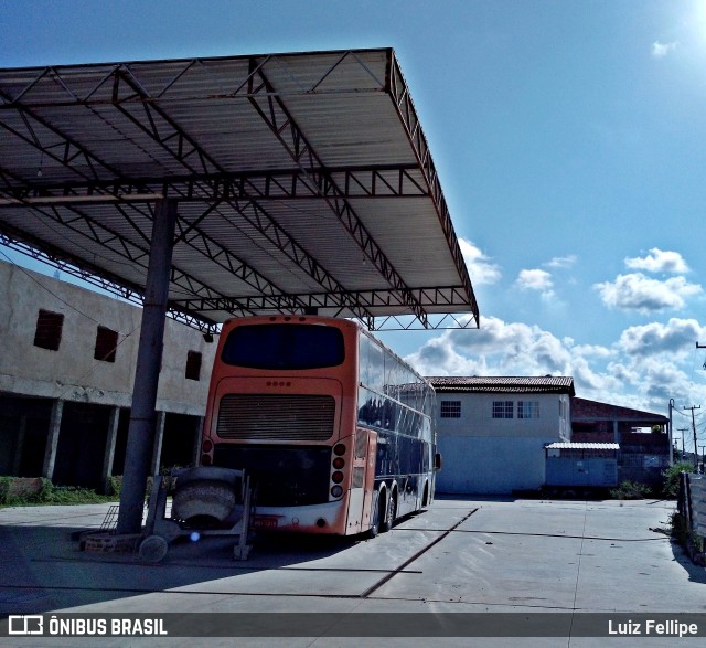 Ônibus Particulares 2014 na cidade de Tamandaré, Pernambuco, Brasil, por Luiz Fellipe. ID da foto: 8243593.