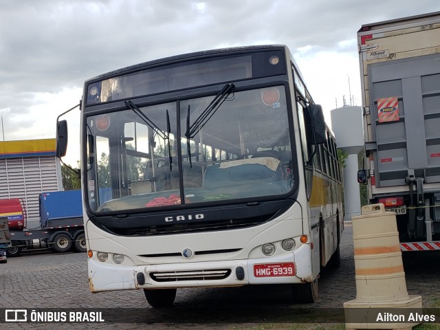 Escolares 6939 na cidade de Oliveira, Minas Gerais, Brasil, por Ailton Alves. Número da foto: #8243291.