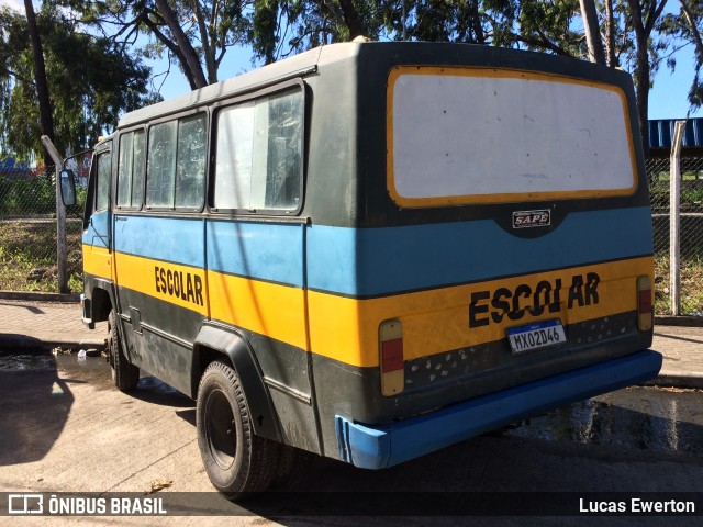 Escolares 2D46 na cidade de Natal, Rio Grande do Norte, Brasil, por Lucas Ewerton. ID da foto: 8243589.