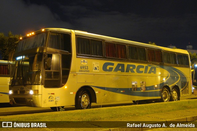 Viação Garcia 6953 na cidade de Curitiba, Paraná, Brasil, por Rafael Augusto A.  de Almeida. ID da foto: 8274616.