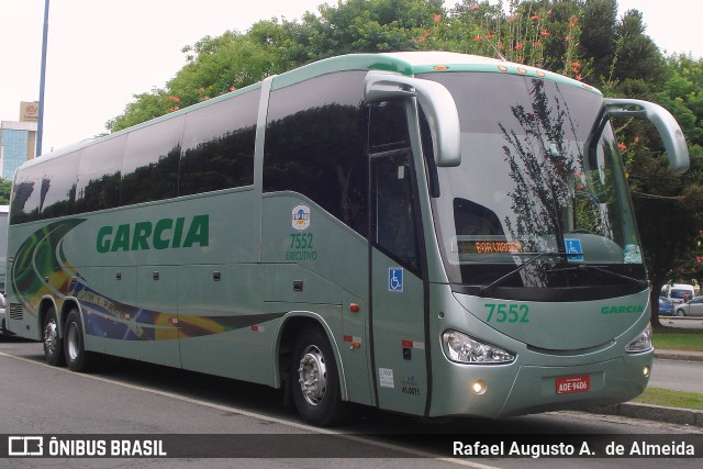 Viação Garcia 7552 na cidade de Curitiba, Paraná, Brasil, por Rafael Augusto A.  de Almeida. Número da foto: #8273299.
