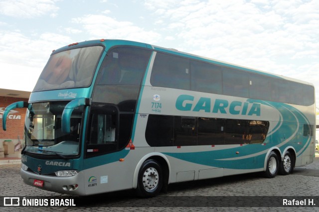 Viação Garcia 7174 na cidade de Londrina, Paraná, Brasil, por Rafael H.. ID da foto: 8274877.