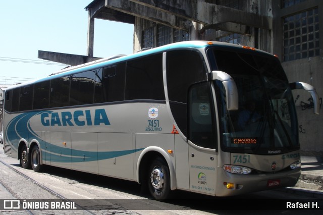 Viação Garcia 7451 na cidade de Rio de Janeiro, Rio de Janeiro, Brasil, por Rafael H.. Número da foto: #8277590.