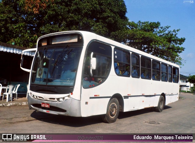 Ônibus Particulares 5201 na cidade de Guapimirim, Rio de Janeiro, Brasil, por Eduardo Marques Teixeira. Número da foto: #8280290.
