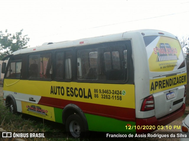 Ônibus Particulares 04004 na cidade de Teresina, Piauí, Brasil, por Francisco de Assis Rodrigues da Silva. Número da foto: #8281336.