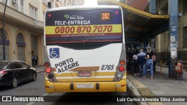 Companhia Carris Porto-Alegrense 0765 na cidade de Porto Alegre, Rio Grande do Sul, Brasil, por Luiz Carlos Almeida Silva Junior. ID da foto: 8246078.