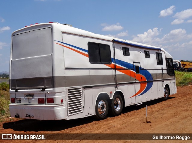 Motorhomes 4375 na cidade de Cascavel, Paraná, Brasil, por Guilherme Rogge. Número da foto: #8301425.