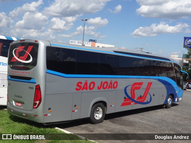 São João Turismo 11000 na cidade de Trindade, Goiás, Brasil, por Douglas Andrez. ID da foto: 8307454.