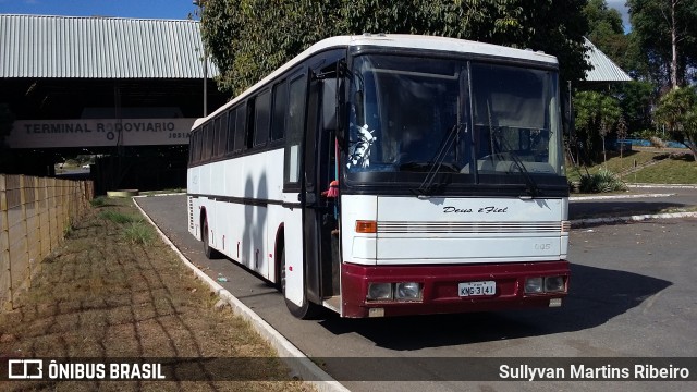 Ônibus Particulares 4500 na cidade de Anápolis, Goiás, Brasil, por Sullyvan Martins Ribeiro. Número da foto: #8316667.