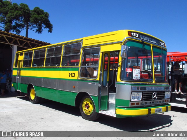 Ônibus Particulares 113 na cidade de Curitiba, Paraná, Brasil, por Junior Almeida. ID da foto: 8317096.