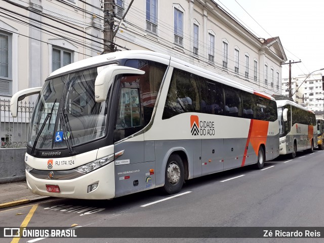 Viação Cidade do Aço RJ 174.124 na cidade de Petrópolis, Rio de Janeiro, Brasil, por Zé Ricardo Reis. Número da foto: #8247793.