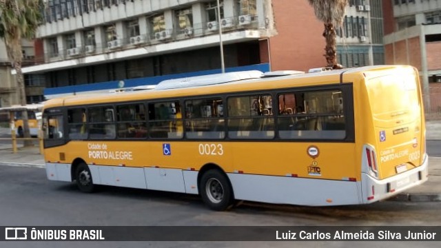 Companhia Carris Porto-Alegrense 0023 na cidade de Porto Alegre, Rio Grande do Sul, Brasil, por Luiz Carlos Almeida Silva Junior. ID da foto: 8252199.