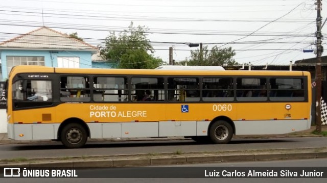 Companhia Carris Porto-Alegrense 0060 na cidade de Porto Alegre, Rio Grande do Sul, Brasil, por Luiz Carlos Almeida Silva Junior. Número da foto: #8253465.