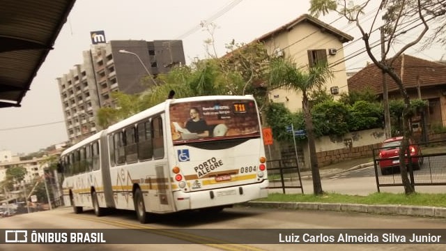 Companhia Carris Porto-Alegrense 0804 na cidade de Porto Alegre, Rio Grande do Sul, Brasil, por Luiz Carlos Almeida Silva Junior. Número da foto: #8253367.