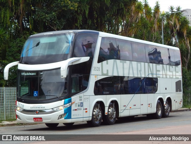 Auto Viação Catarinense 3528 na cidade de Curitiba, Paraná, Brasil, por Alexandre Rodrigo. ID da foto: 8253380.