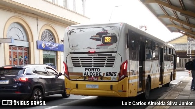 Companhia Carris Porto-Alegrense 0865 na cidade de Porto Alegre, Rio Grande do Sul, Brasil, por Luiz Carlos Almeida Silva Junior. ID da foto: 8256976.