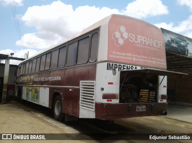 Ônibus Particulares 8830 na cidade de Nazaré da Mata, Pernambuco, Brasil, por Edjunior Sebastião. ID da foto: 8255986.