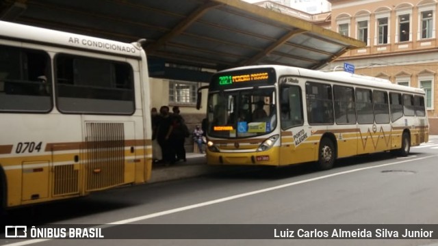 Companhia Carris Porto-Alegrense 0722 na cidade de Porto Alegre, Rio Grande do Sul, Brasil, por Luiz Carlos Almeida Silva Junior. Número da foto: #8256942.