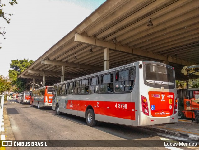 Express Transportes Urbanos Ltda 4 8798 na cidade de São Paulo, São Paulo, Brasil, por Lucas Mendes. ID da foto: 8262247.