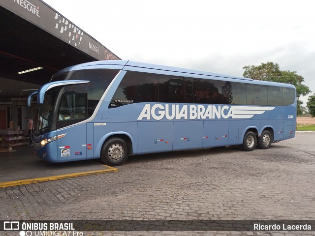 Viação Águia Branca 32110 na cidade de Campos dos Goytacazes, Rio de Janeiro, Brasil, por Ricardo Lacerda. ID da foto: 8356538.