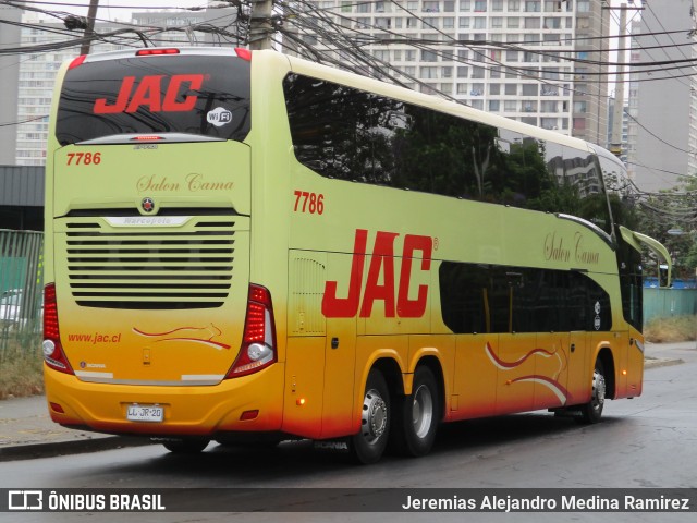 JAC 7786 na cidade de Santiago, Santiago, Metropolitana de Santiago, Chile, por Jeremias Alejandro Medina Ramirez. Número da foto: #8371220.