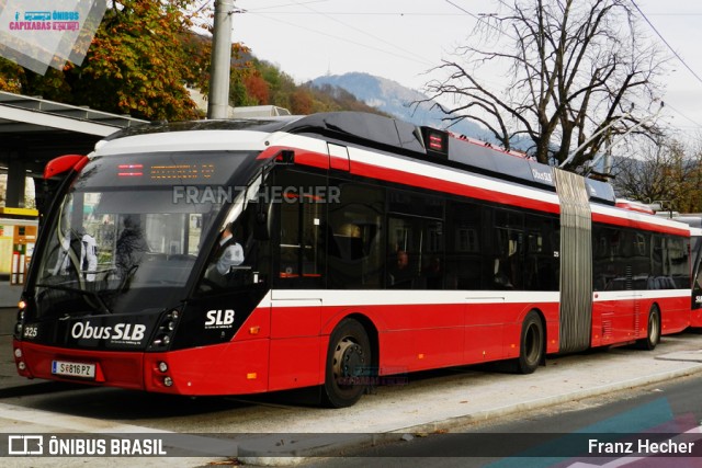 Salzburg AG 325 na cidade de Salzburg, Áustria, por Franz Hecher. Número da foto: #8375471.