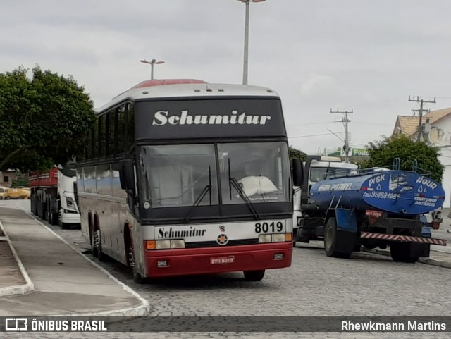 Expresso Schumitur 8019 na cidade de Cansanção, Bahia, Brasil, por Rhewkmann Martins. Número da foto: #8379809.