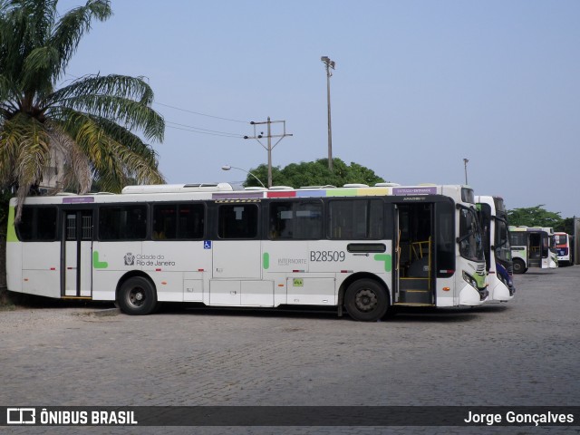 Viação Ideal B28509 na cidade de Rio de Janeiro, Rio de Janeiro, Brasil, por Jorge Gonçalves. Número da foto: #8388245.