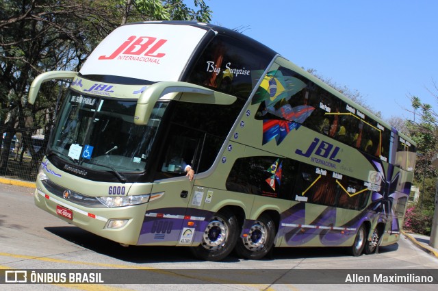 JBL Turismo 6000 na cidade de São Paulo, São Paulo, Brasil, por Allen Maximiliano. Número da foto: #8398839.