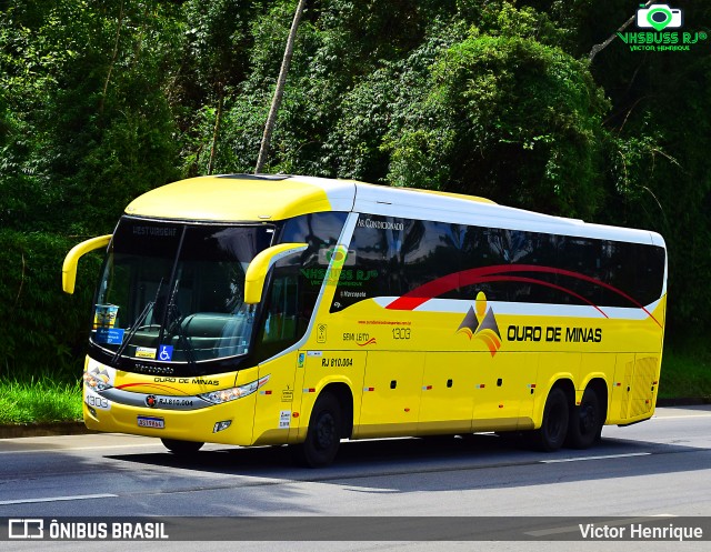 Ouro de Minas Transportes e Turismo 1303 na cidade de Petrópolis, Rio de Janeiro, Brasil, por Victor Henrique. ID da foto: 8403863.