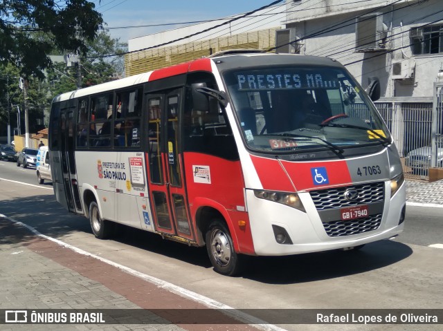 Pêssego Transportes 4 7063 na cidade de São Paulo, São Paulo, Brasil, por Rafael Lopes de Oliveira. Número da foto: #8409630.